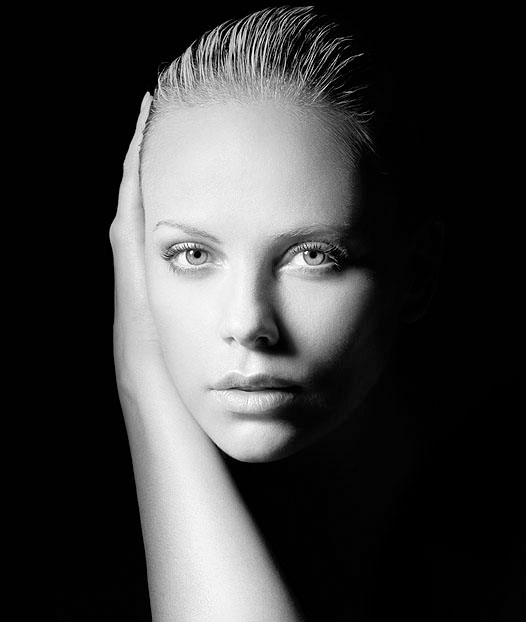 5112973.charlize-theron-by-andrew-macpherson.jpg