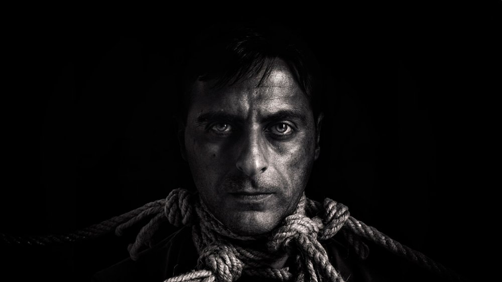 man_rope_person_portrait_bw_99642_1920x1080.jpg