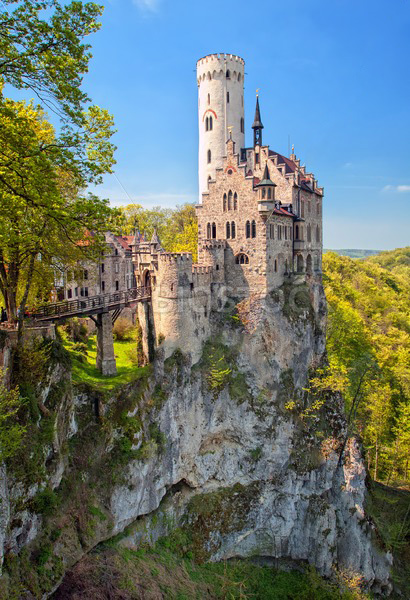 Romantic-Lichtenstein-Castle-on-the-rock-in-Black-Forest-Germany-1804.jpg.26142bfea3253984636414f4cd71fd1f.jpg