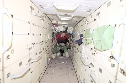 Interior_of_Zarya_ISS_module.jpg.2107cba3546e379ff2446944a79317df.jpg