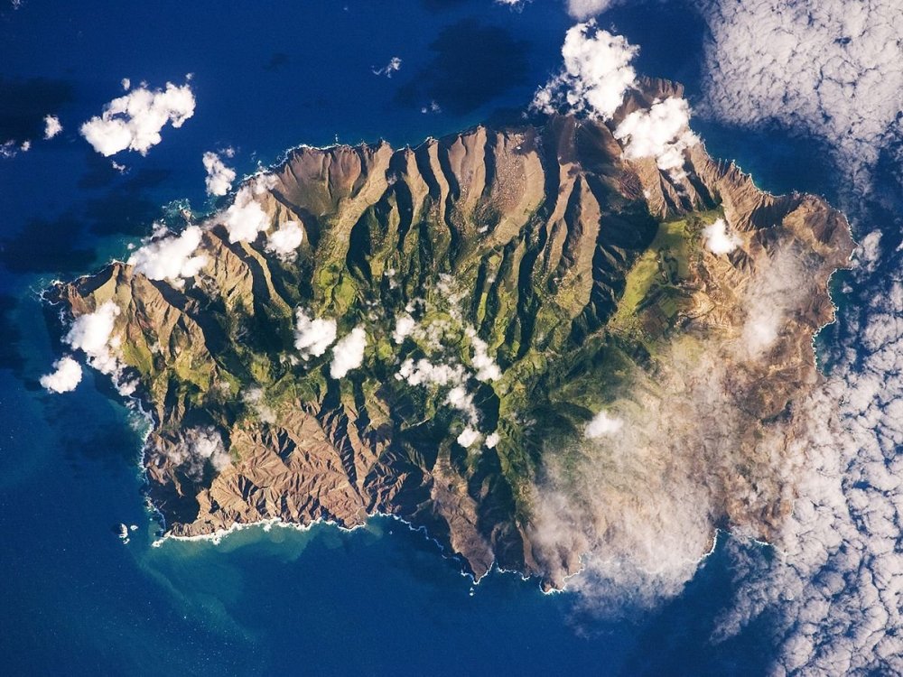 Saint_Helena_Island.thumb.jpg.f387fe9959808f5f35b43d78a3c451cd.jpg