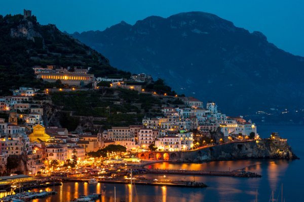 depositphotos_34403059-stock-photo-amalfi-city-at-night.jpg.b7c3d83f02feb95d07a872d3436a15ae.jpg
