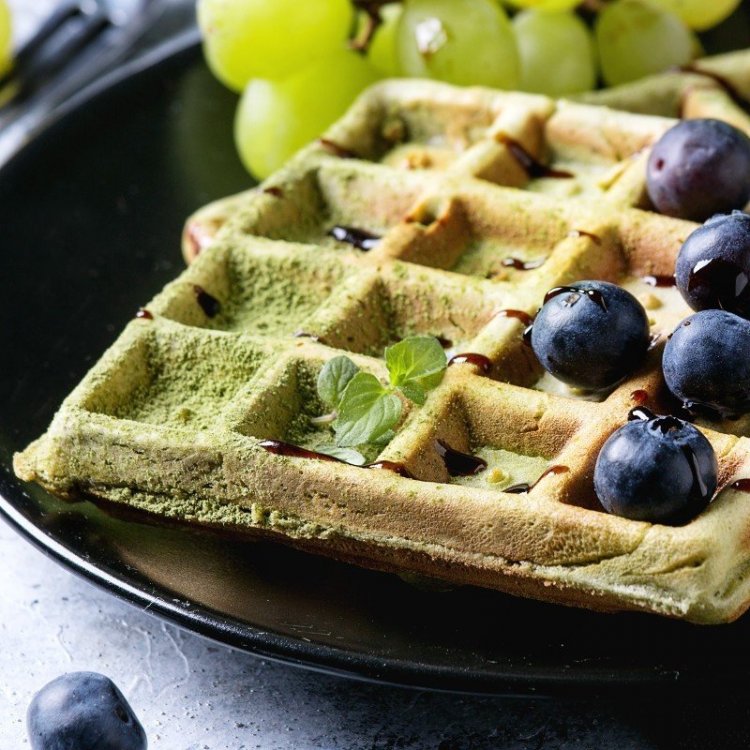 matcha_waffles_with_grapes.thumb.jpeg.2f444b3d292958523d9269f16f8d1e52.jpeg
