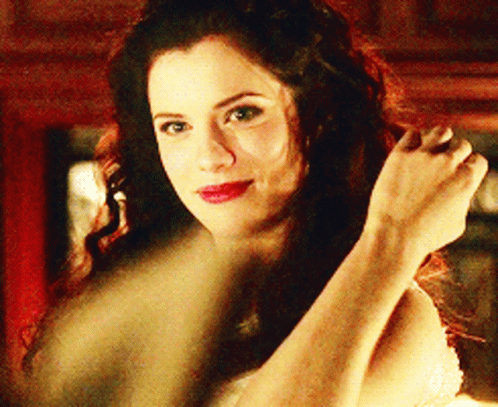 jessica-de-gouw-arrow.gif.594f80c6398c1578050bdb5cb85846e6.gif