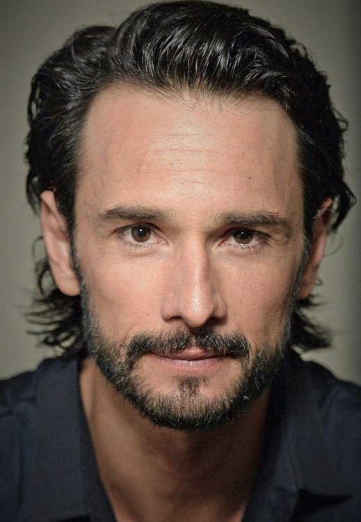 166653316_Rodrigo_Santoro2.0.thumb.jpg.b6d0aa679a4835691125a937460e3ac8.jpg