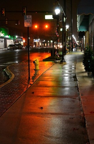 b8b78dfe80430f15aa558e3b8b1a7eea--rainy-night-pavement.jpg.5f05059ac6771637efb3ccc60943d4df.jpg