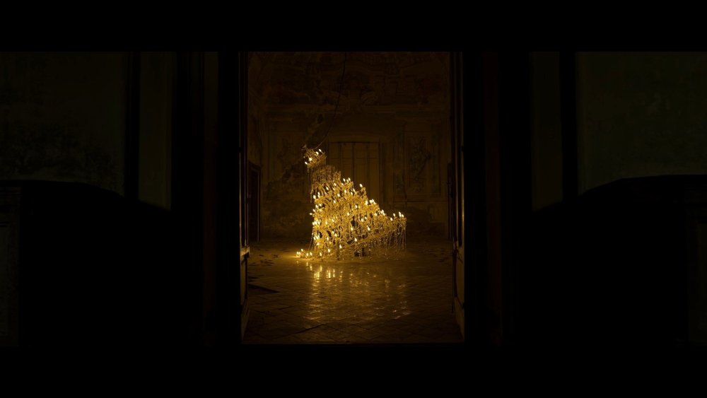 È stata la mano di Dio.mkv_snapshot_00.05.56.102.jpg