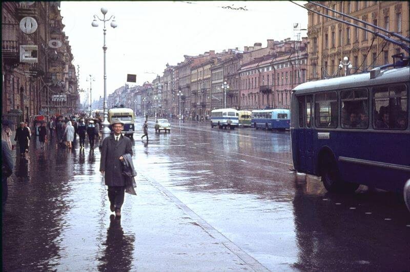 1552328107_street-scenes-of-leningrad-in-the-1960s-21.jpg.304728681ba4c1046a03686870b2e898.jpg