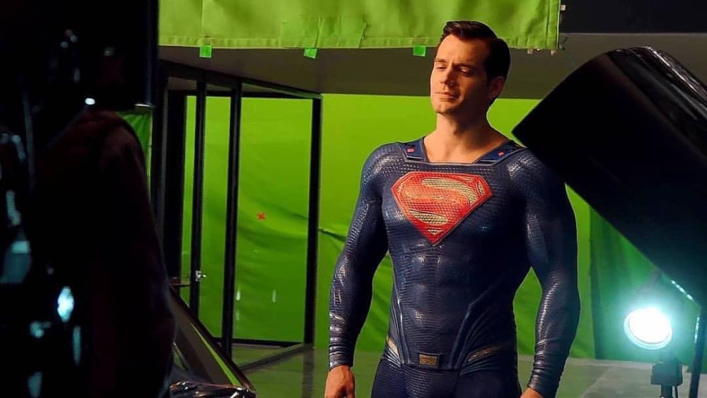 Cavill-DeletedScene1.thumb.jpg.2330971398d53812f3a8cec23aedfd13.jpg
