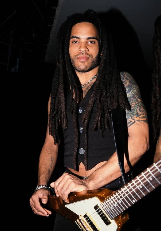 lenny-kravitz-through-the-years-ss-3.thumb.jpg.dc10522b192856fdeb2114a7d433c390.jpg