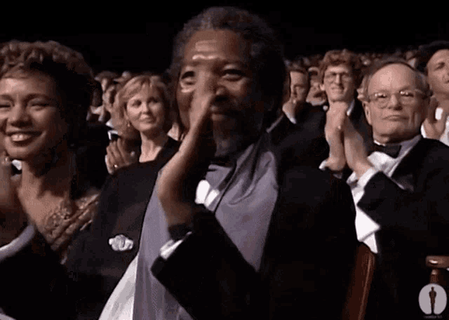 morgan-freeman-applause.gif.4e13ff0dfc323b3557199001cc0c92f5.gif