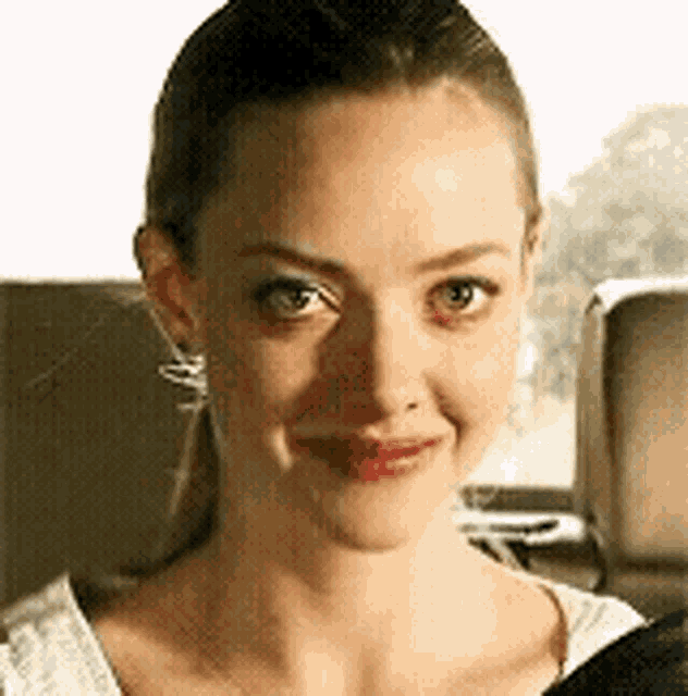 amanda-seyfried.gif.b66aa50e0f1383afa1c5191924f01435.gif