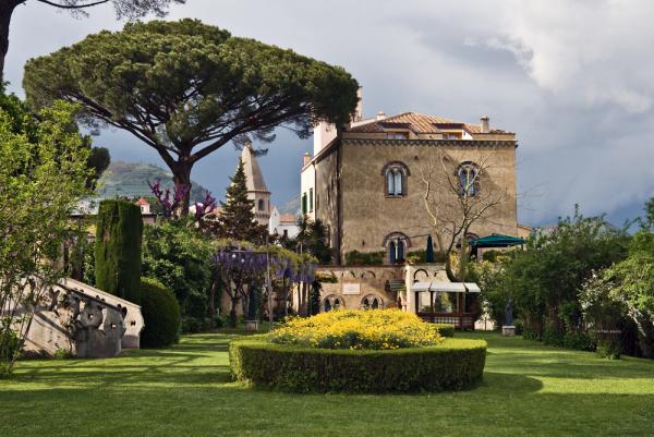 Villa-Cimbrone-gardens-Ravello-Italy.jpg
