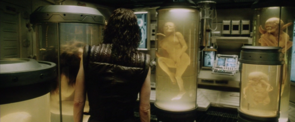 Alien-Resurrection-Ripley-finds-the-cloning-room1.png