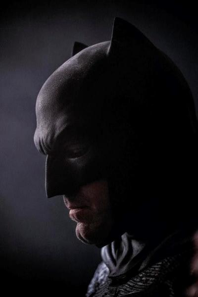 Ben-Affleck-in-Batman-v-Superman-Mask-Comic-Con-2014.jpg